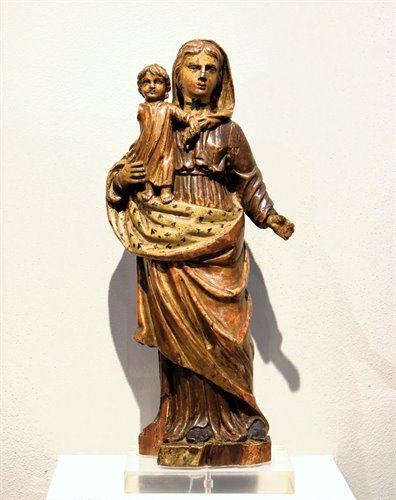 Vierge à l'Enfant  Sculpture en bois polychrome et doré